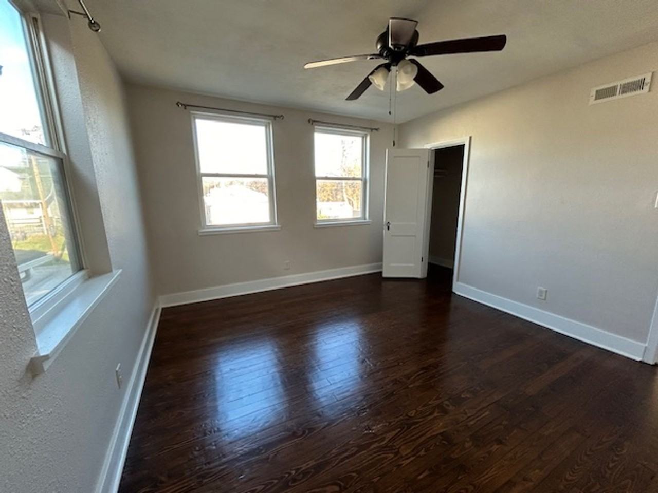 415 16th St Ne #B - Photo 7 of 11