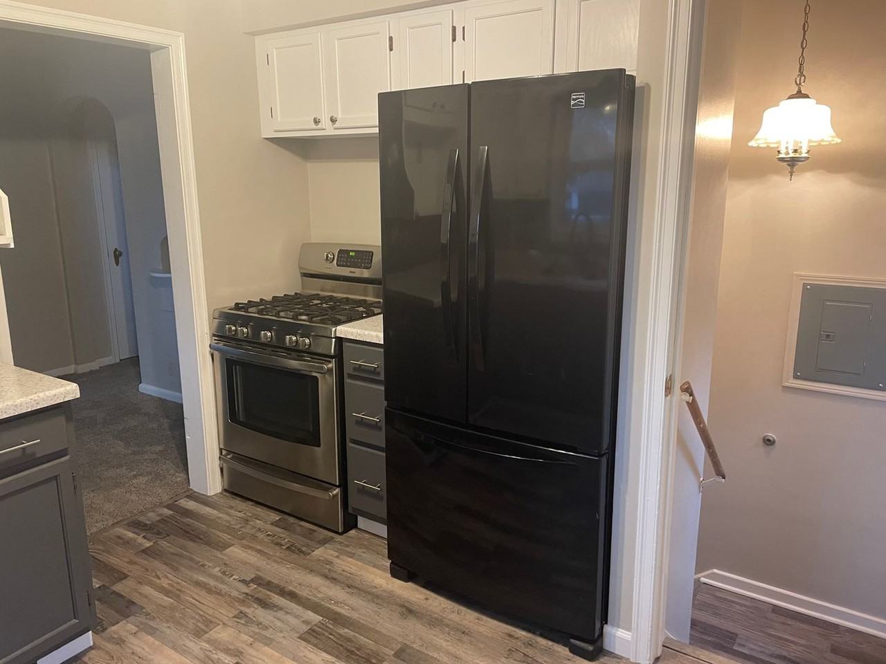 515 Avenue B - Photo 4 of 27