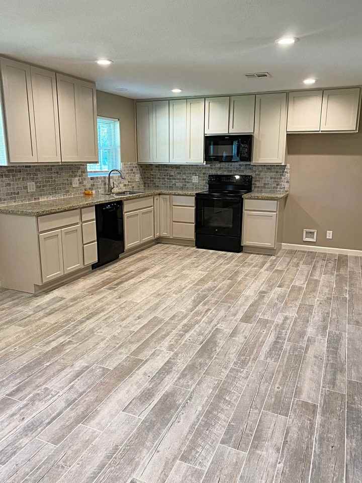 310 Clairmont St - Photo 3 of 11