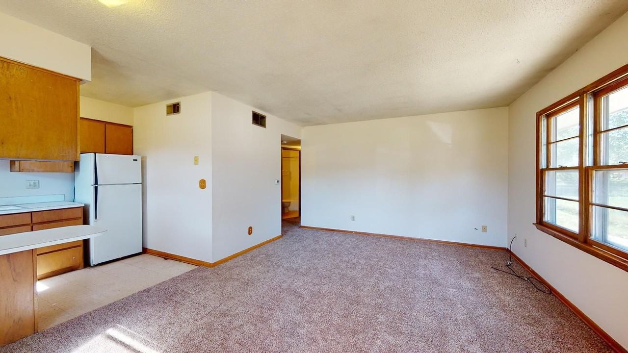 1105 28th St - Photo 2 of 14