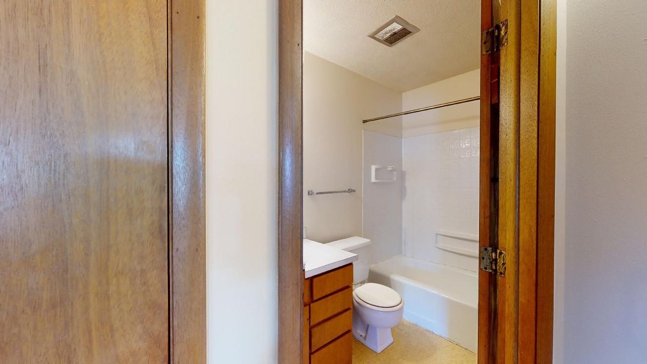 1105 28th St - Photo 4 of 14