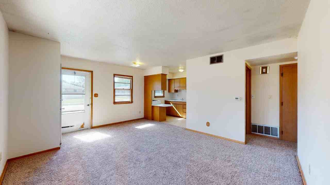 1105 28th St - Photo 6 of 14