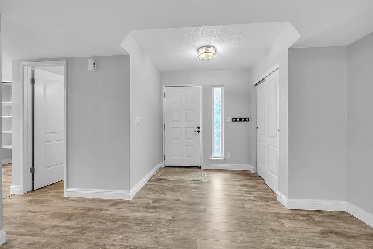 2567 Higgins Rd - Photo 4 of 27