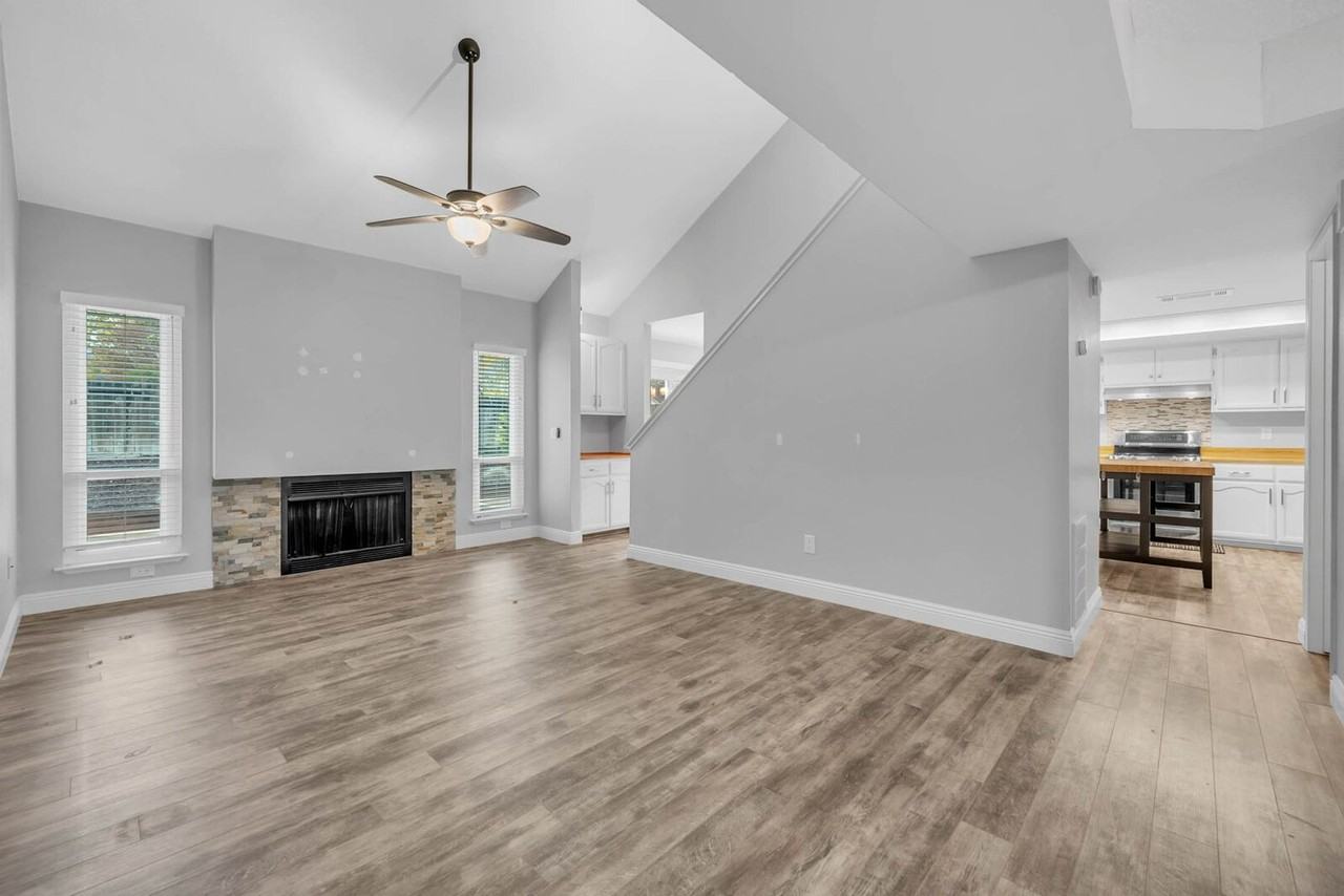 2567 Higgins Rd - Photo 5 of 27