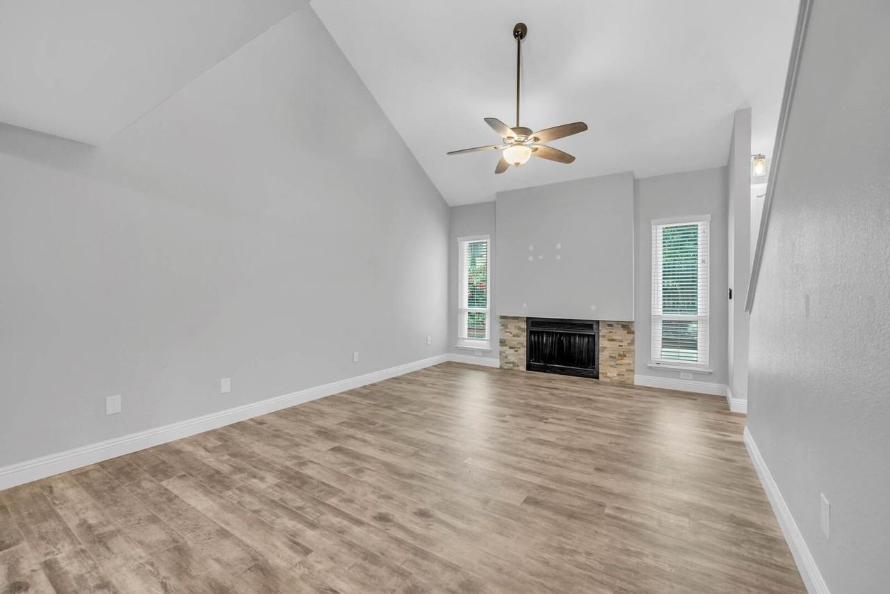 2567 Higgins Rd - Photo 6 of 27