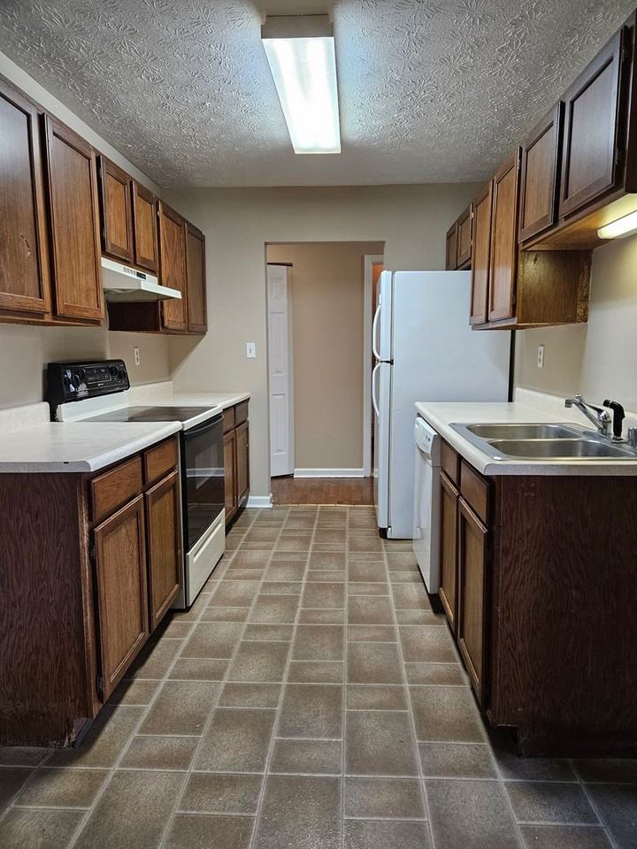 1322 Dale Dr - Photo 3 of 19