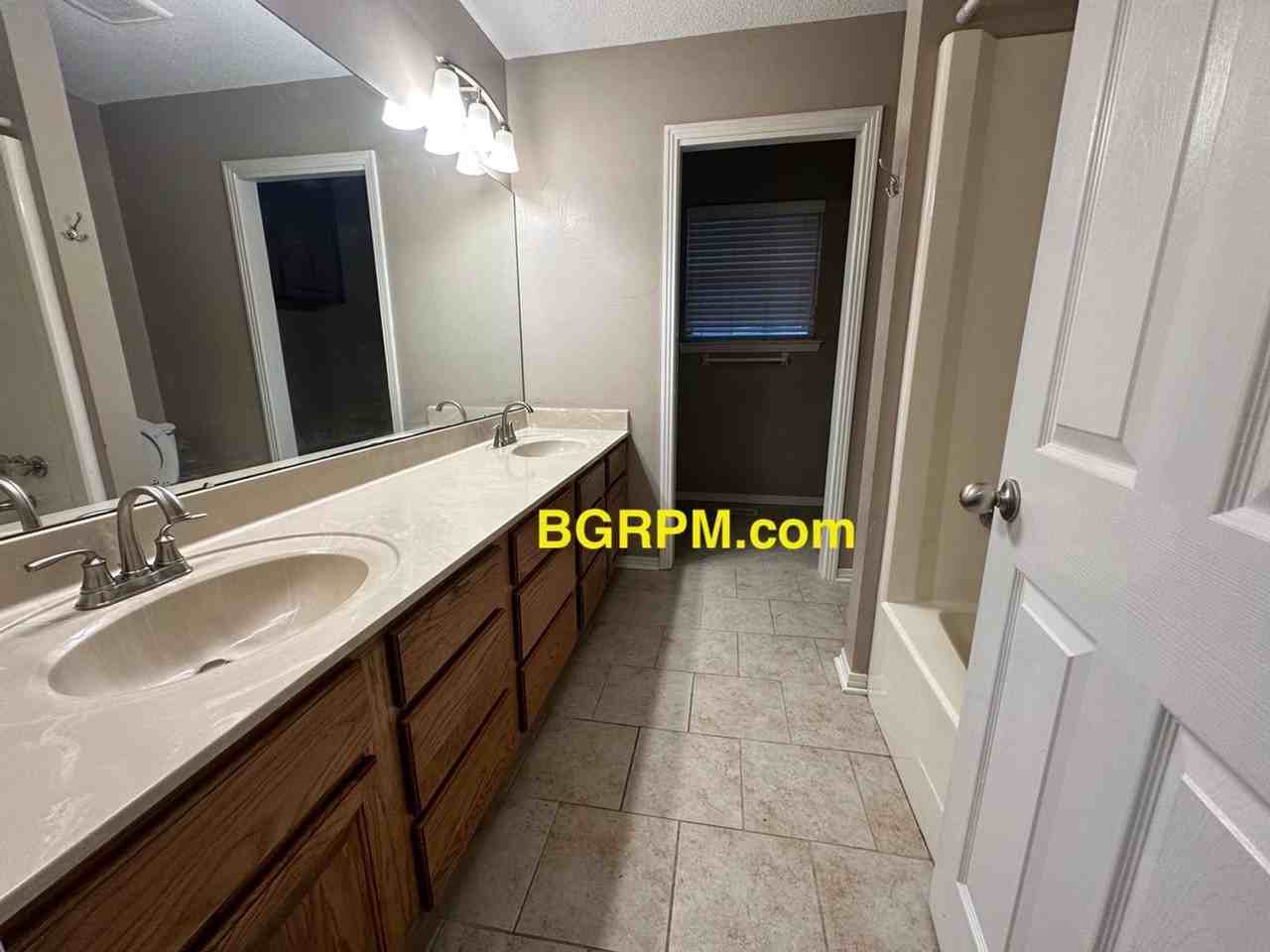 119 Foxdell Cir - Photo 5 of 11