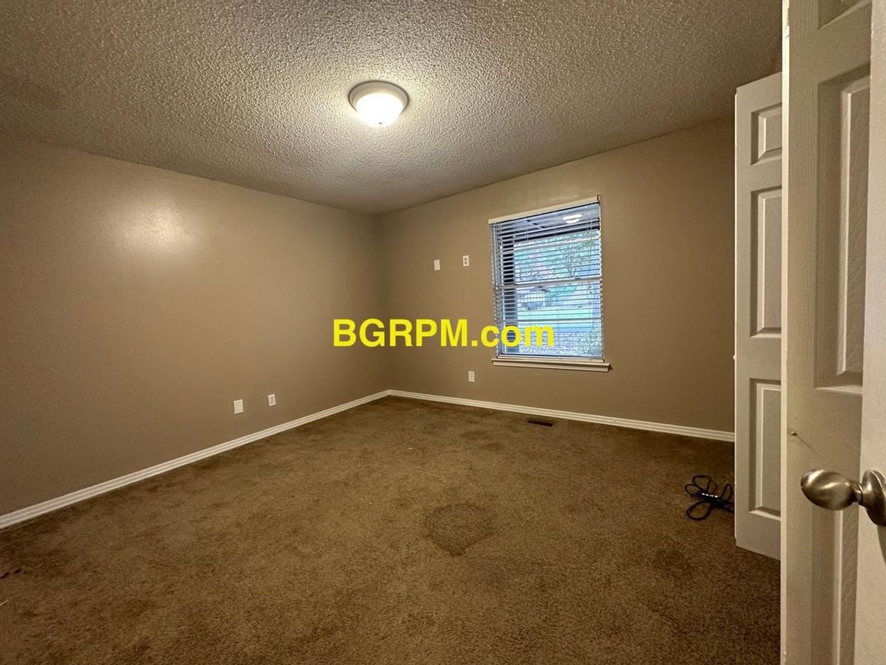 119 Foxdell Cir - Photo 6 of 11