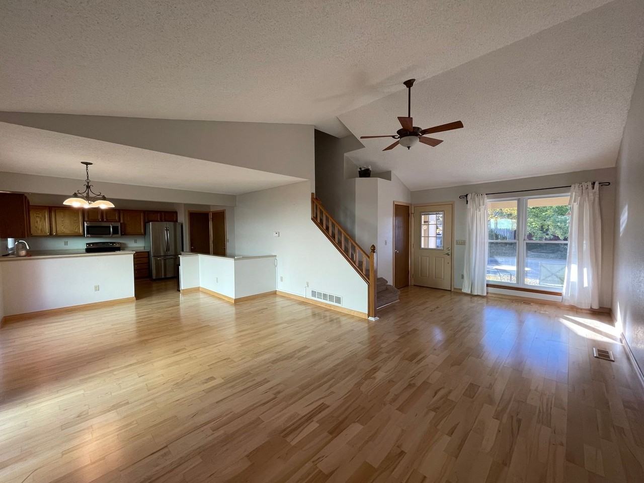 1031 Mercury Dr - Photo 5 of 21