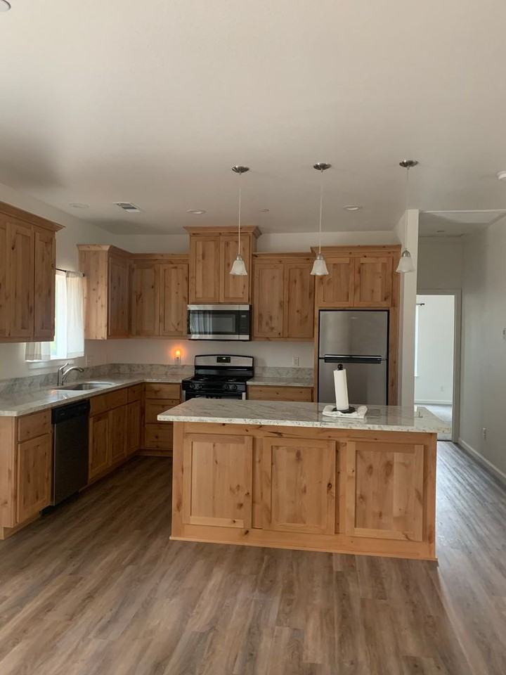 1612 Walnut Ln - Photo 2 of 24