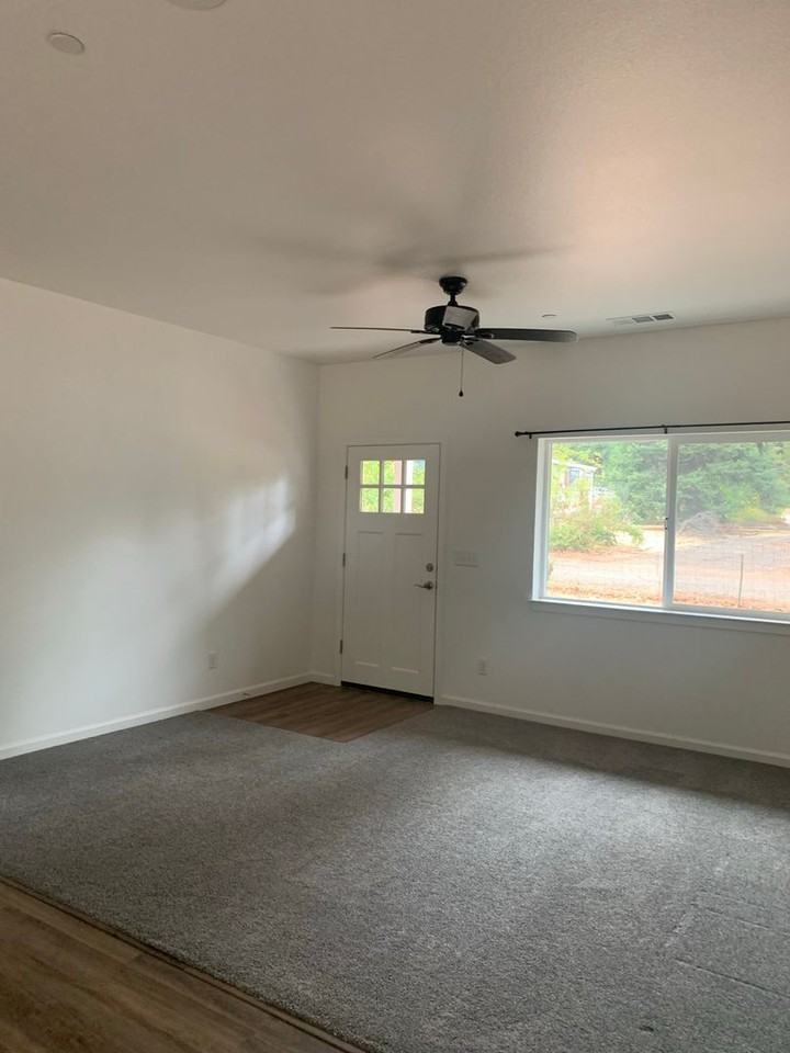 1612 Walnut Ln - Photo 3 of 24