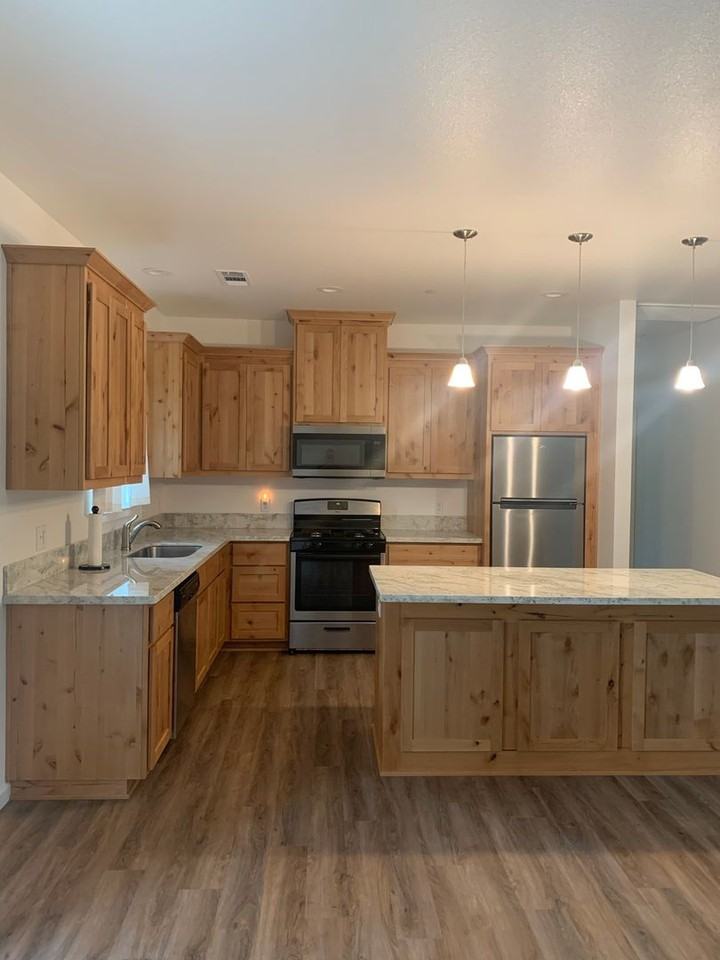 1612 Walnut Ln - Photo 4 of 24