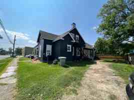 featured image of 1142 Lyle St