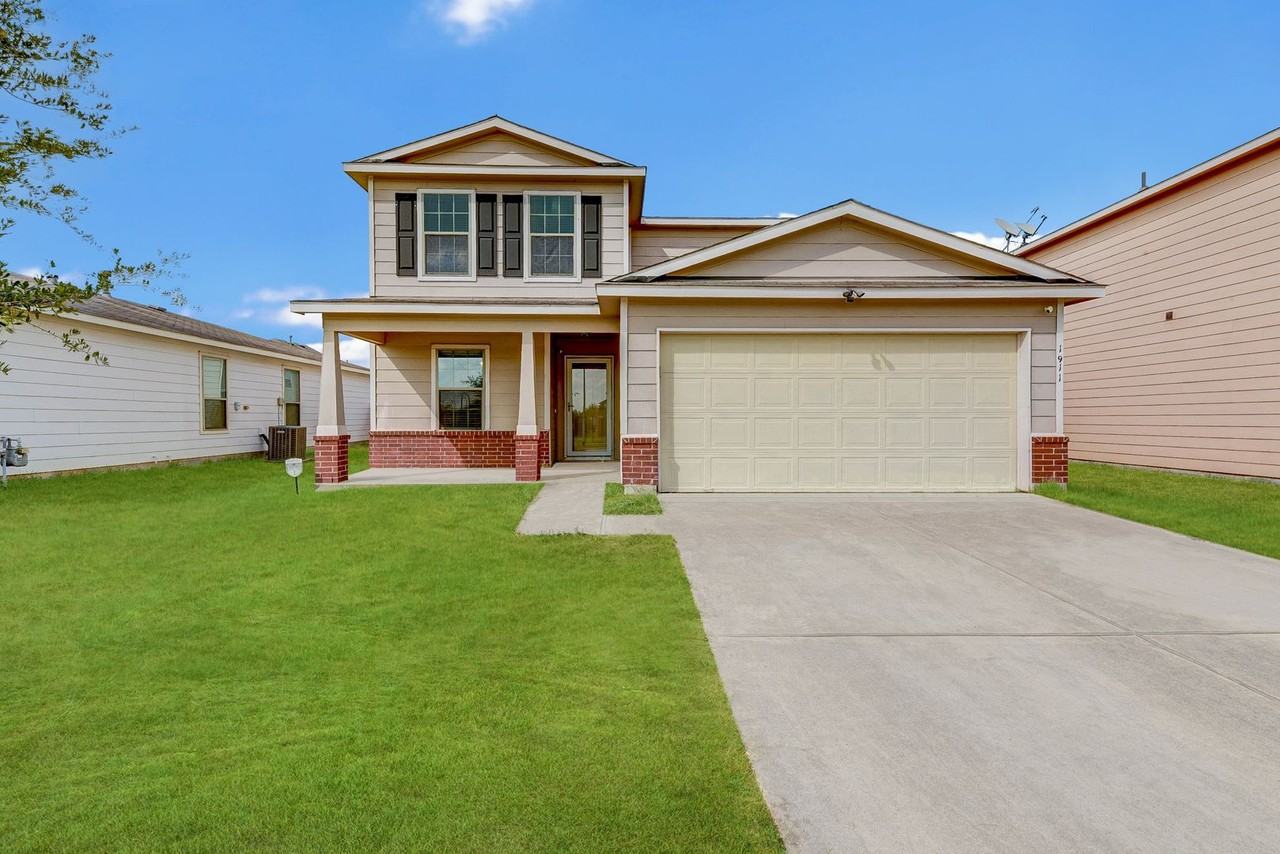 1911 Helvick Blvd - Photo 2 of 34