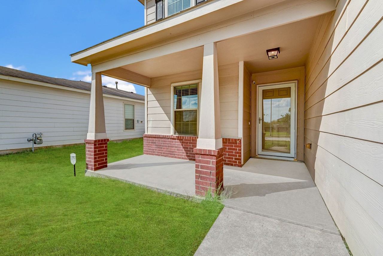 1911 Helvick Blvd - Photo 3 of 34