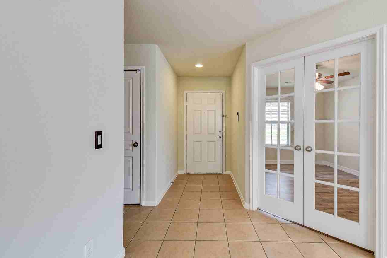 1911 Helvick Blvd - Photo 6 of 34