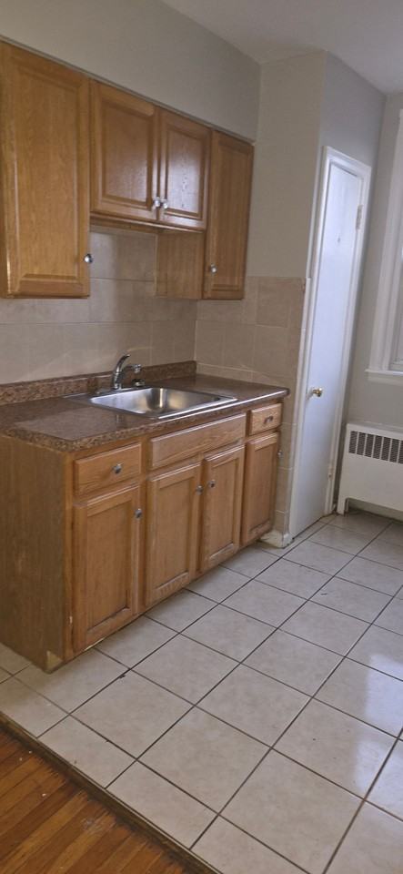 7901 Woolston Ave - Photo 2 of 6