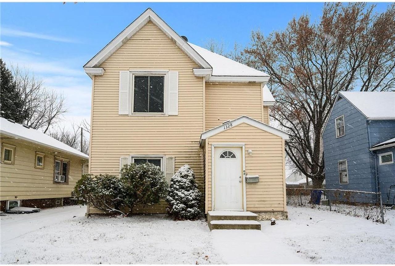 1328 Hewitt Ave - Photo 2 of 21