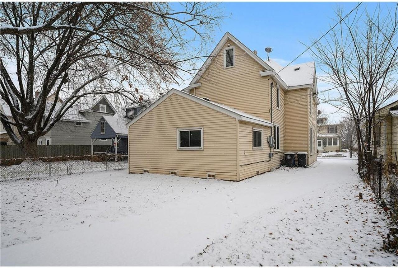 1328 Hewitt Ave - Photo 3 of 21