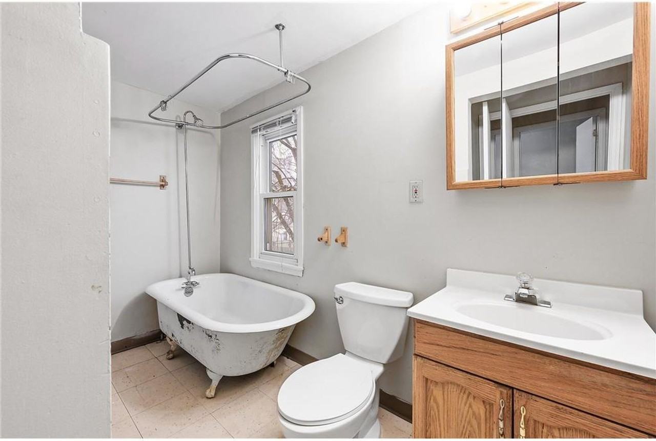 1328 Hewitt Ave - Photo 4 of 21