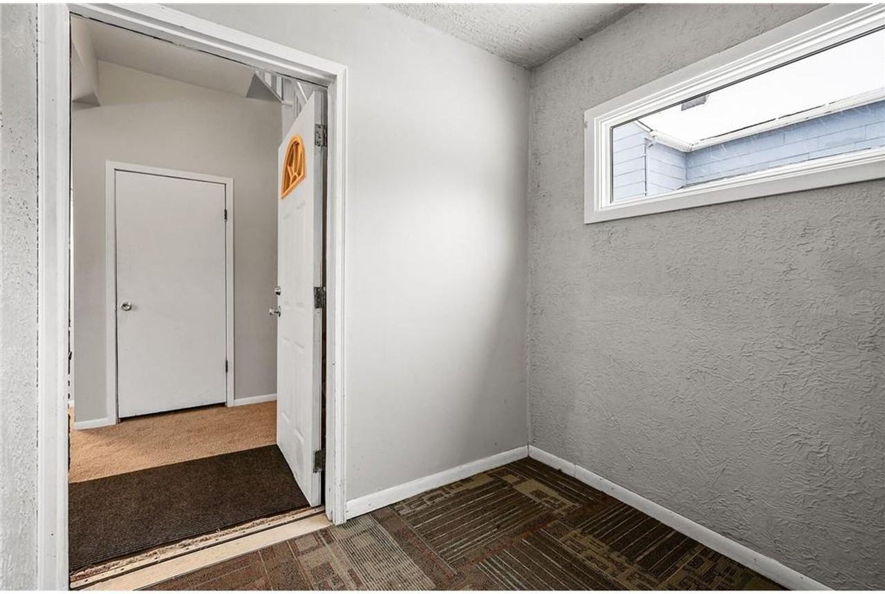 1328 Hewitt Ave - Photo 5 of 21