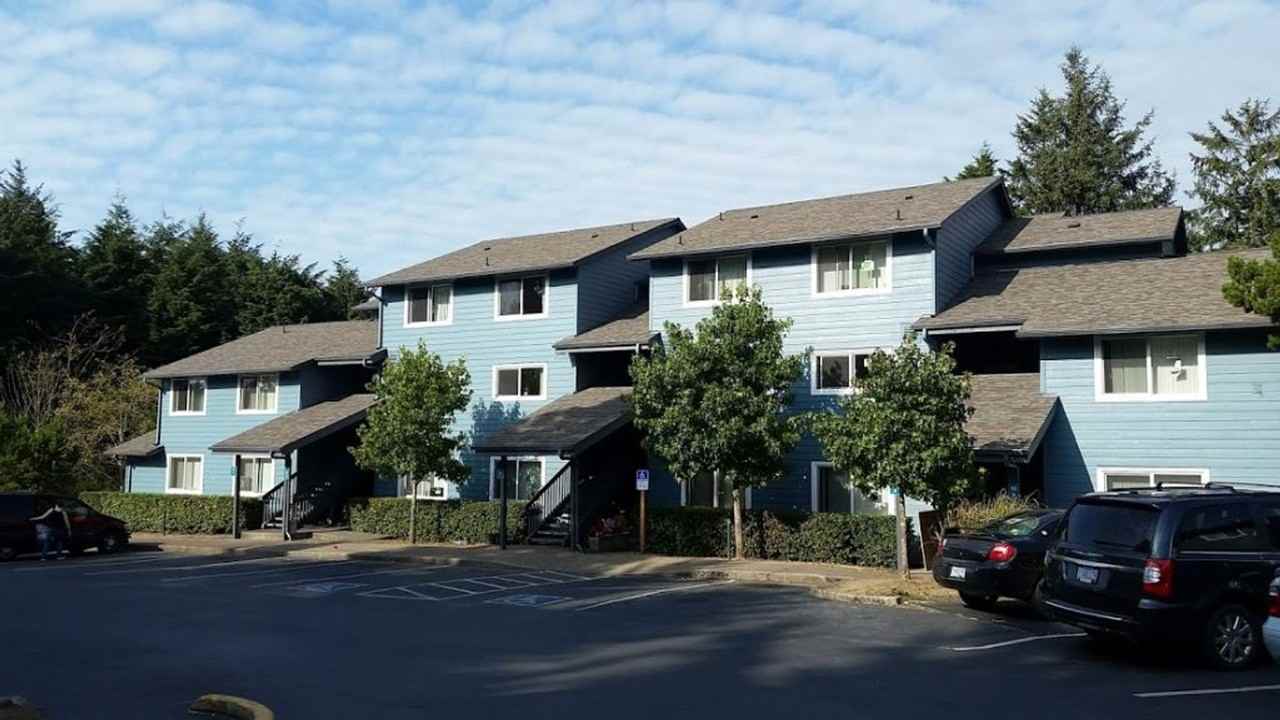 Lincoln City's Best - Photo 3 of 19