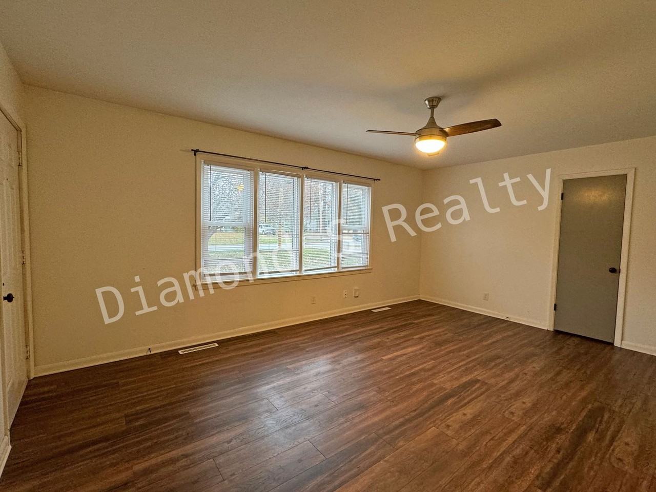 2432 E Bennett St - Photo 2 of 12