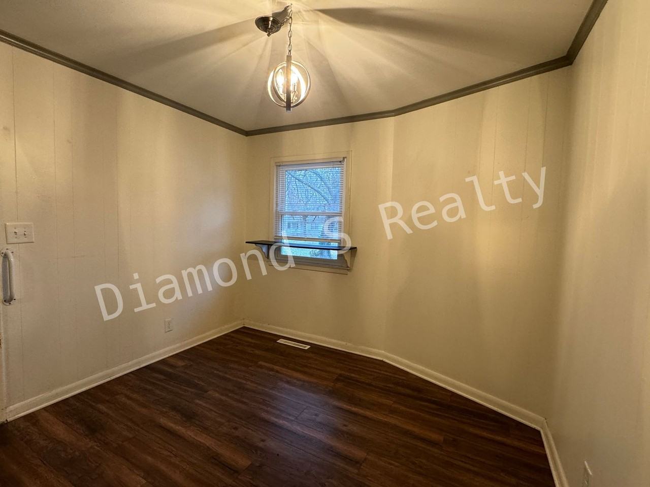 2432 E Bennett St - Photo 4 of 12