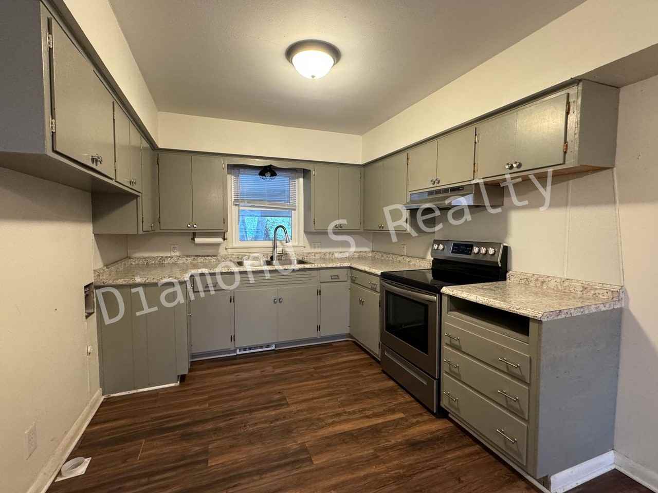 2432 E Bennett St - Photo 6 of 12