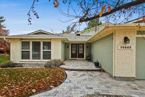 featured image of 10882 W Blackhawk Dr