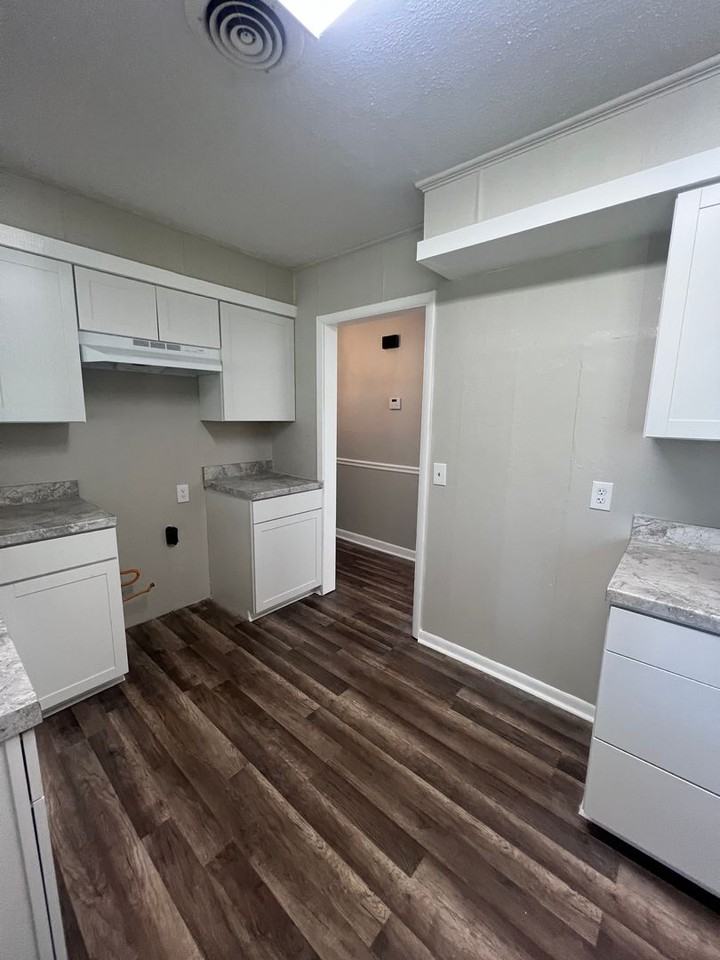 6122 Southridge Dr - Photo 2 of 16