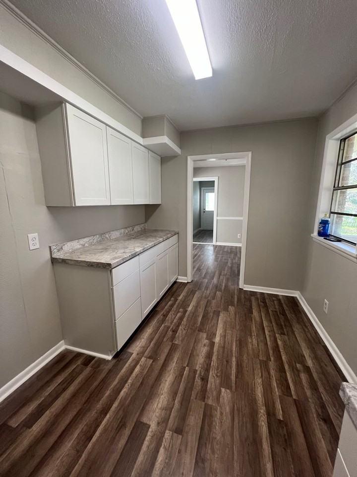 6122 Southridge Dr - Photo 3 of 16