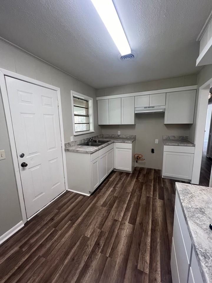6122 Southridge Dr - Photo 4 of 16
