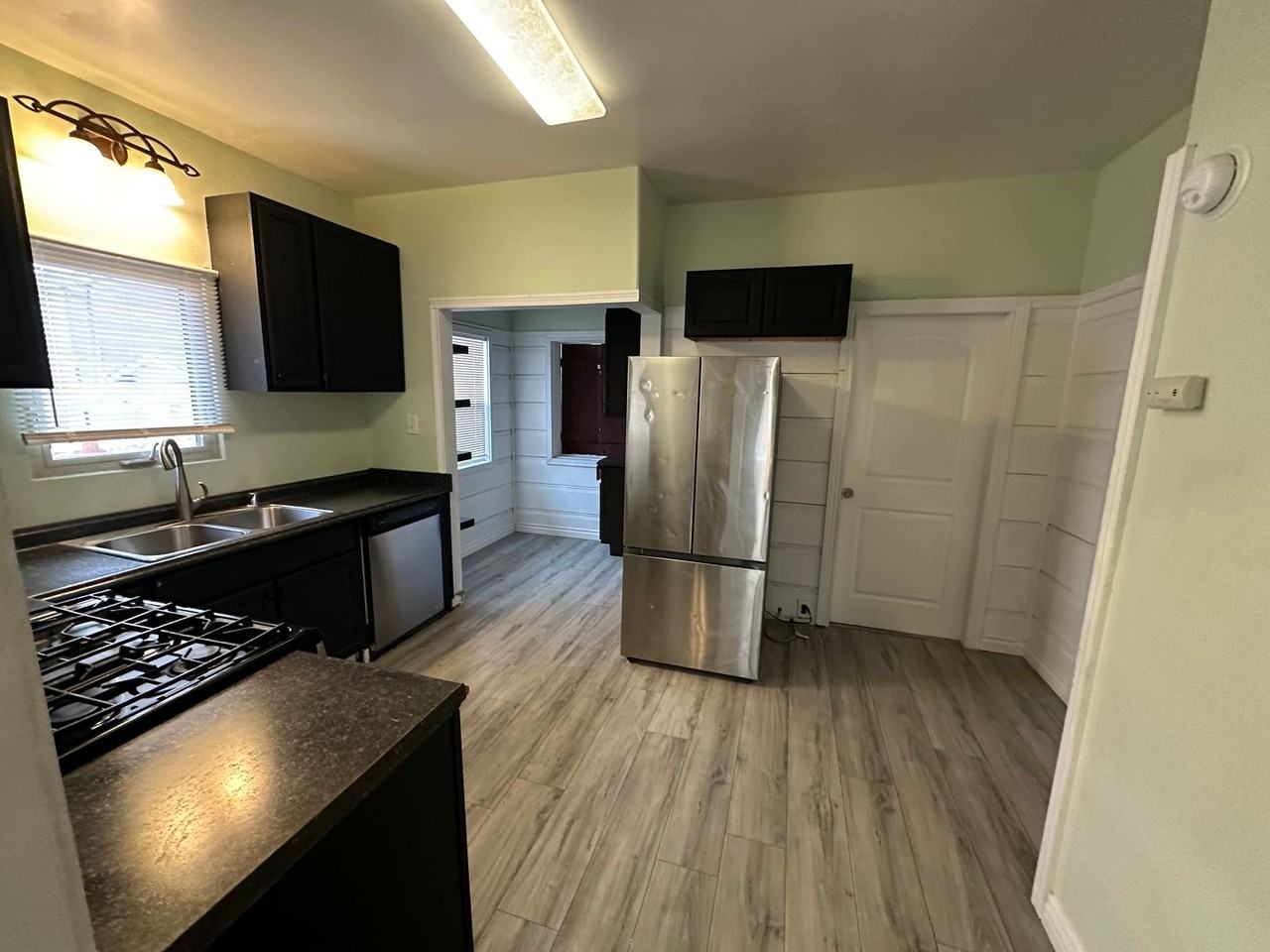 429 D St - Photo 3 of 25