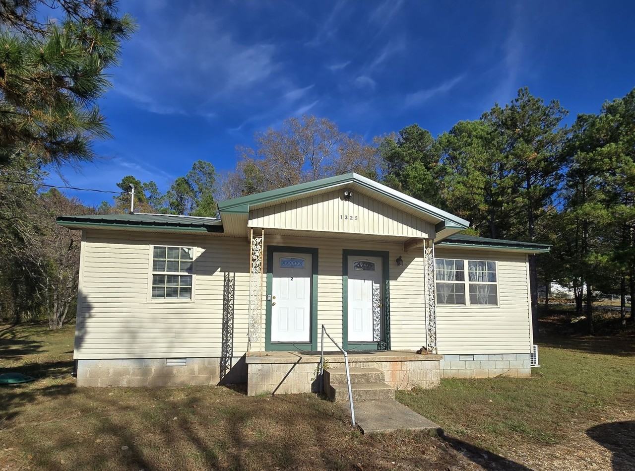 1325 N Main St - Photo 2 of 9