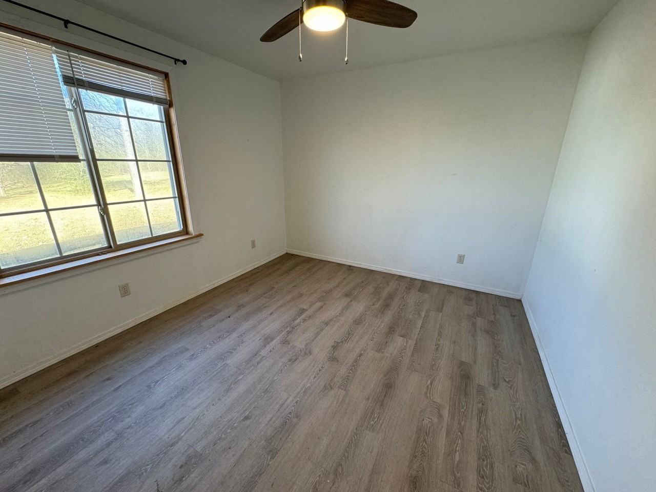 1325 N Main St - Photo 5 of 9