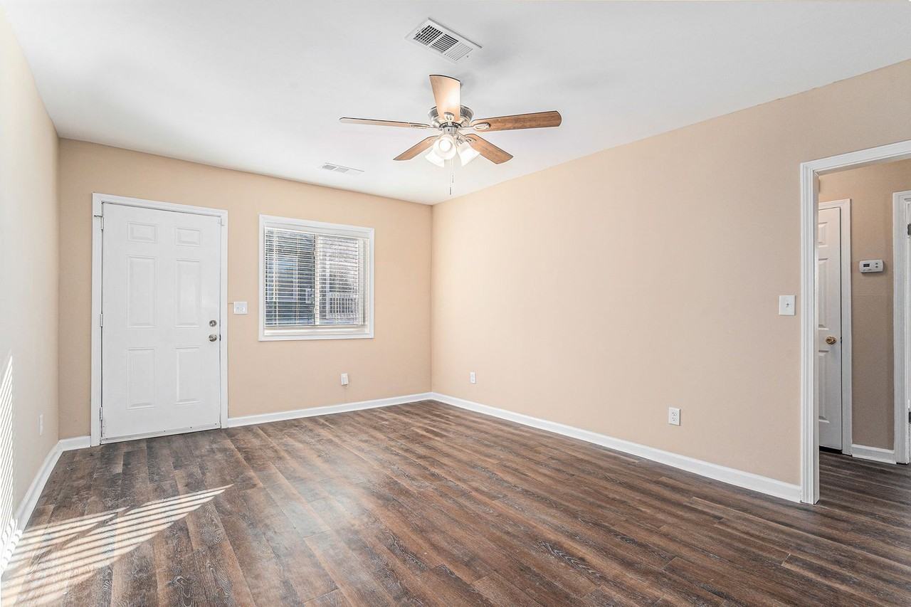 1110 Ira St Sw - Photo 3 of 10