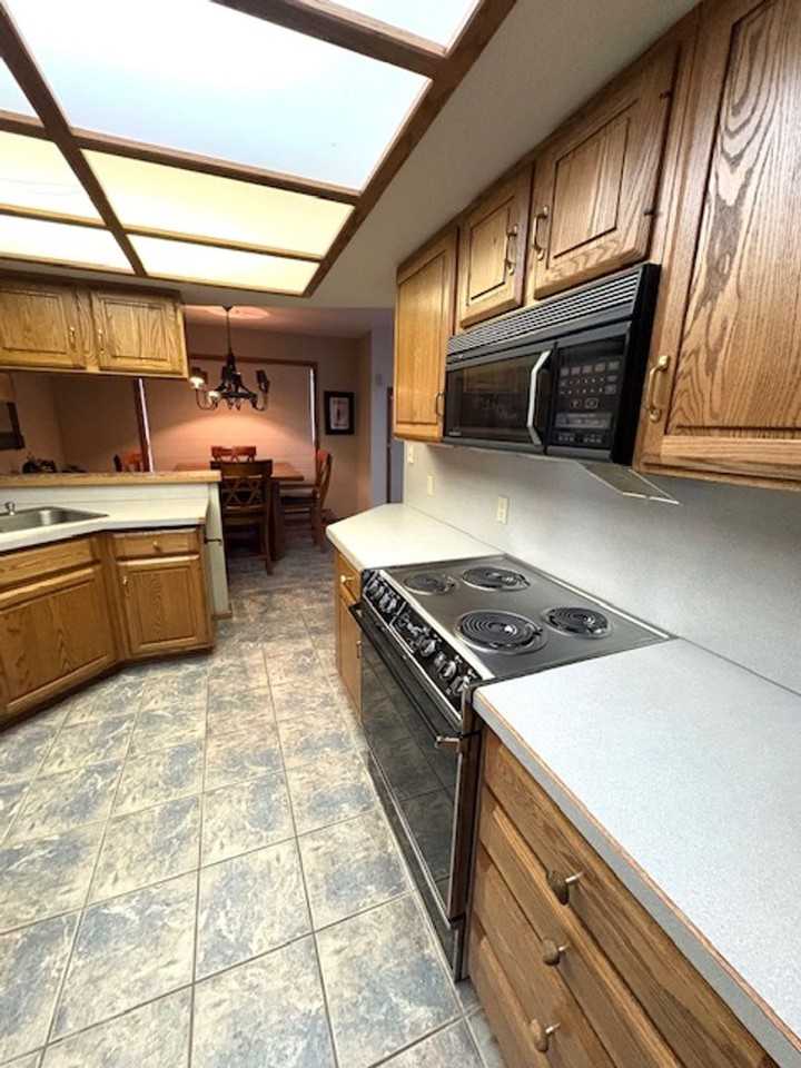 165 Holly Tree Cir - Photo 3 of 17