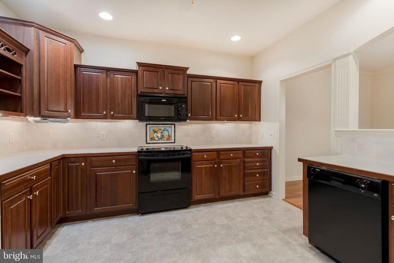 138 Creekgate Ct - Photo 3 of 24