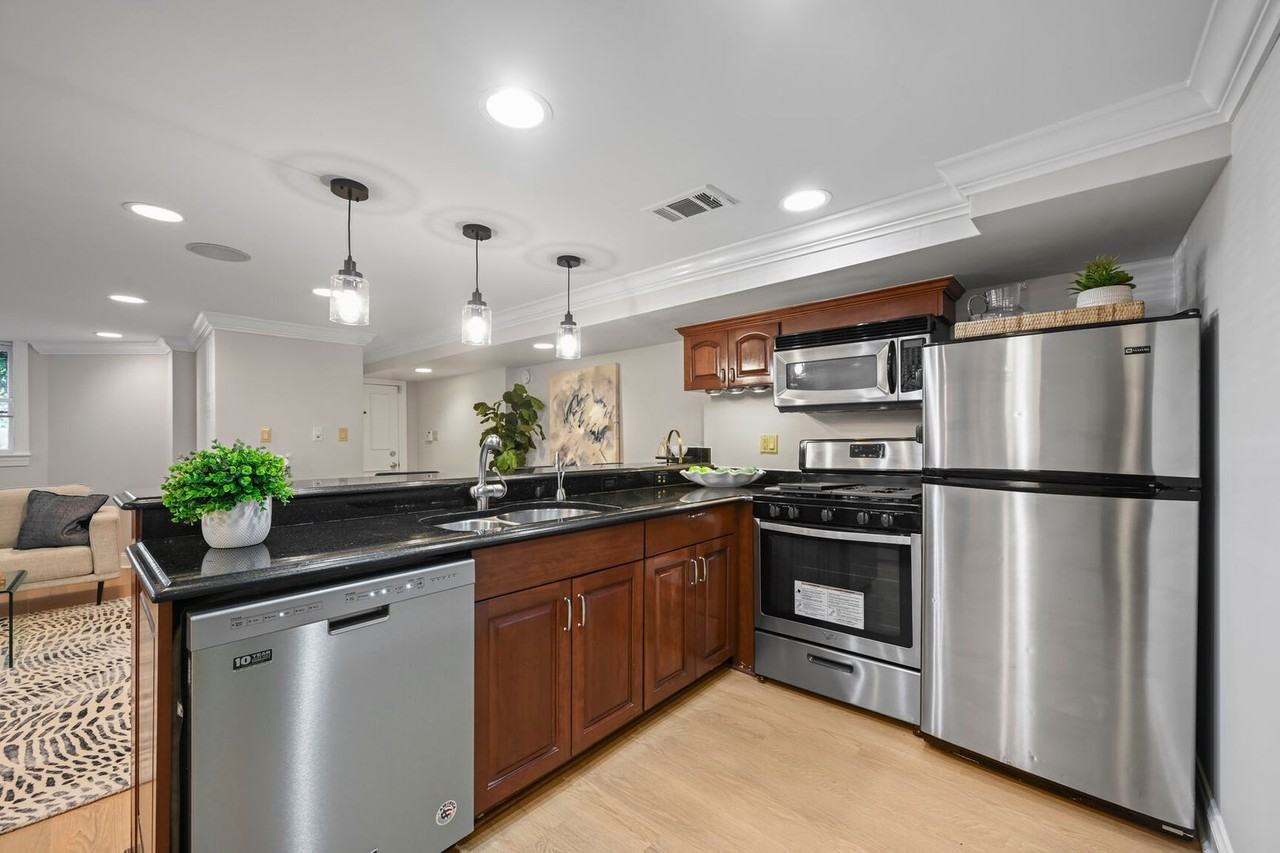 1832 Calvert St Nw #1 - Photo 7 of 23