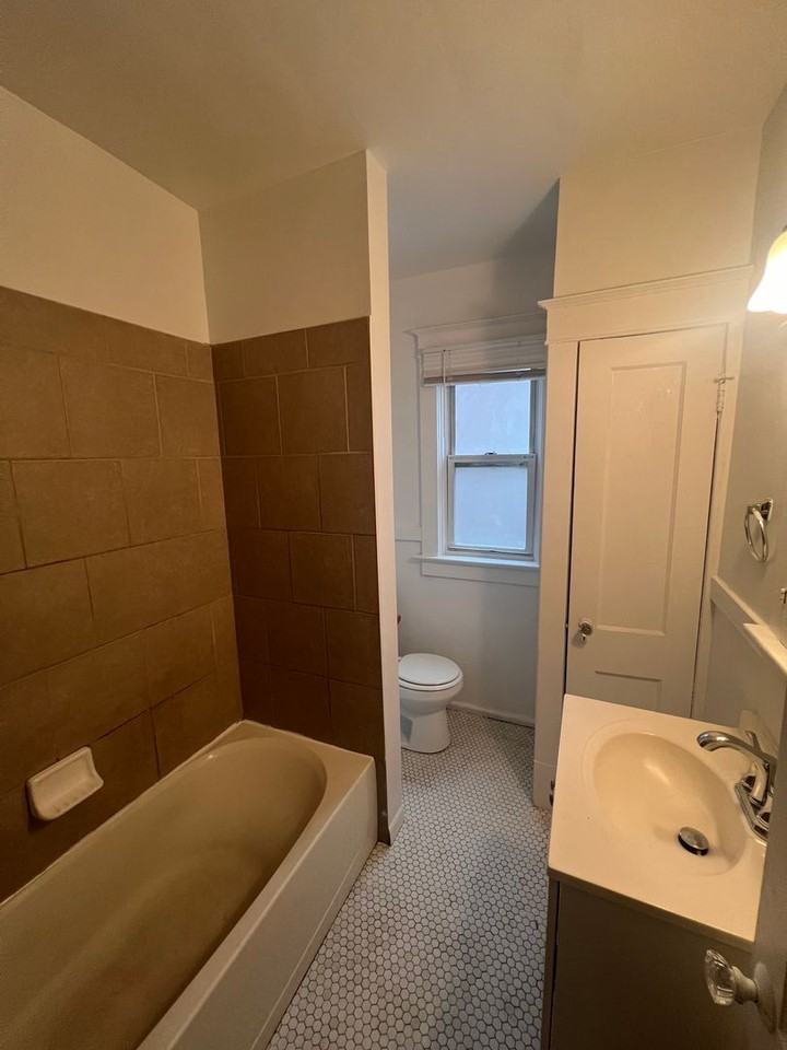 7001 Corbitt Ave - Photo 6 of 8