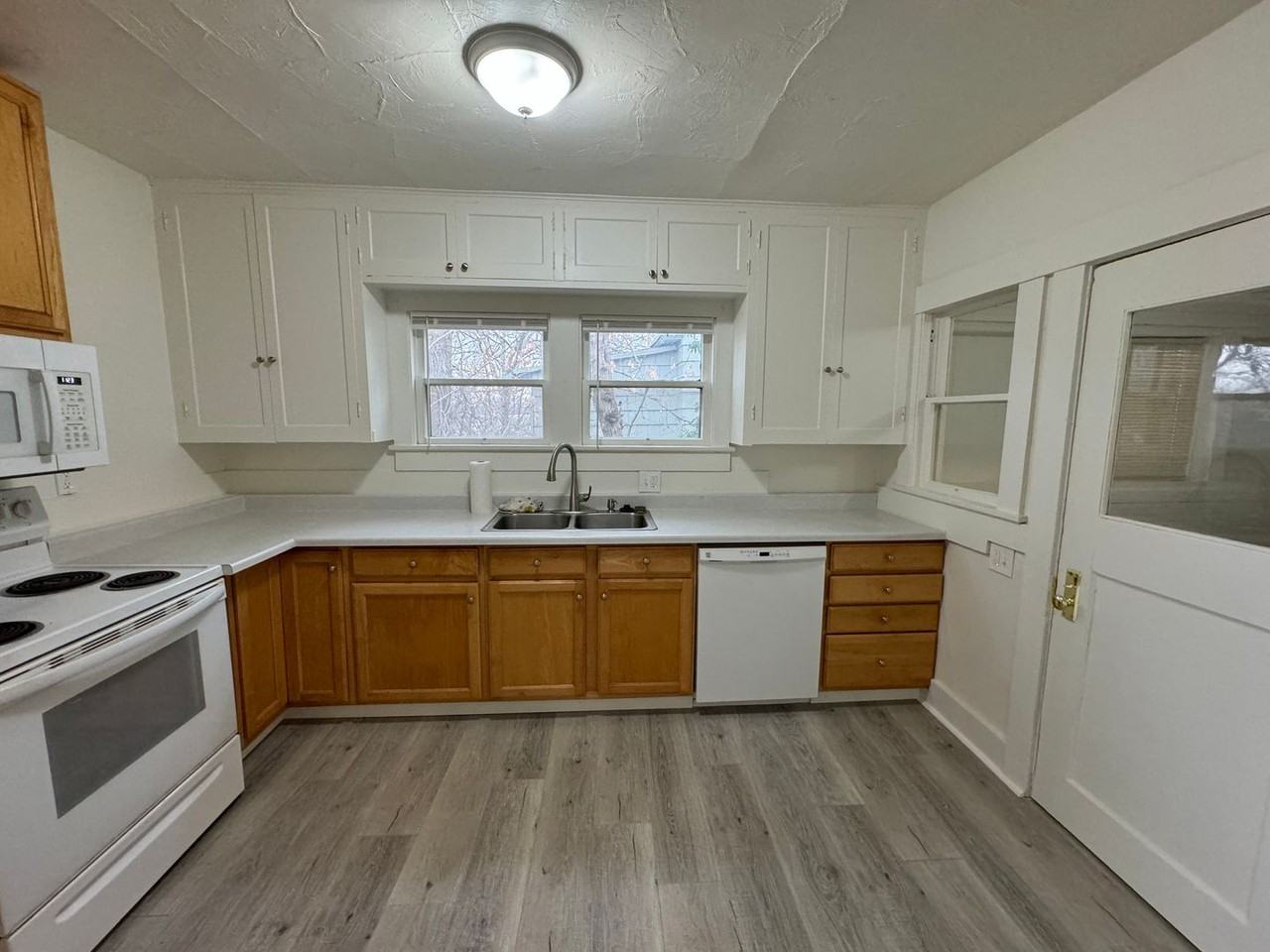 708 Jefferson St - Photo 4 of 14