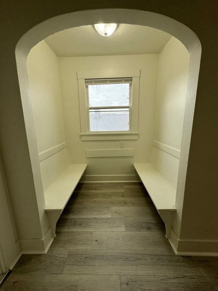 708 Jefferson St - Photo 5 of 14