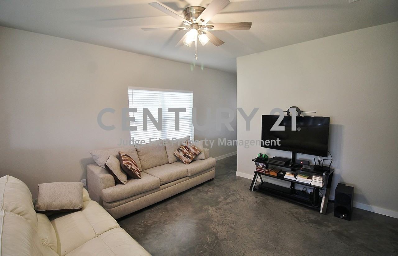 408 S Church St - Photo 2 of 11
