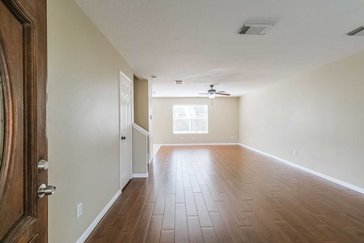 13223 Gendley Dr - Photo 4 of 30