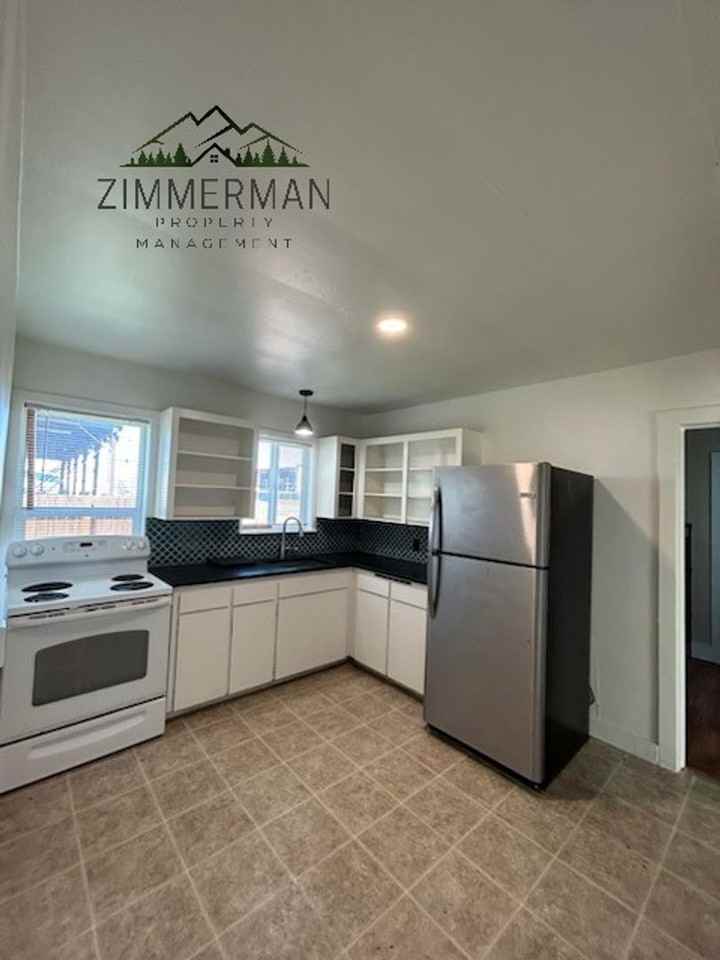 416 Almaden St - Photo 3 of 6