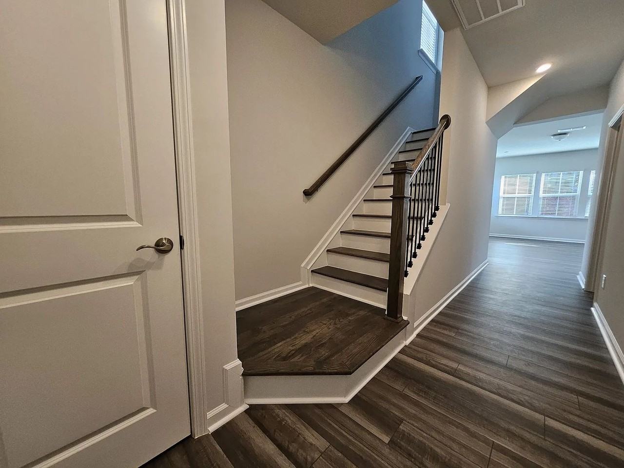 2210 Seacoast Ave - Photo 3 of 19