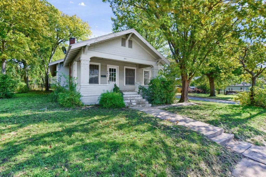 201 N Highland Ave - Photo 2 of 19