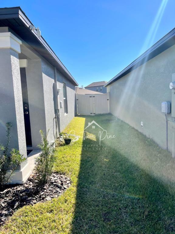 2005 Red Loop - Photo 3 of 21