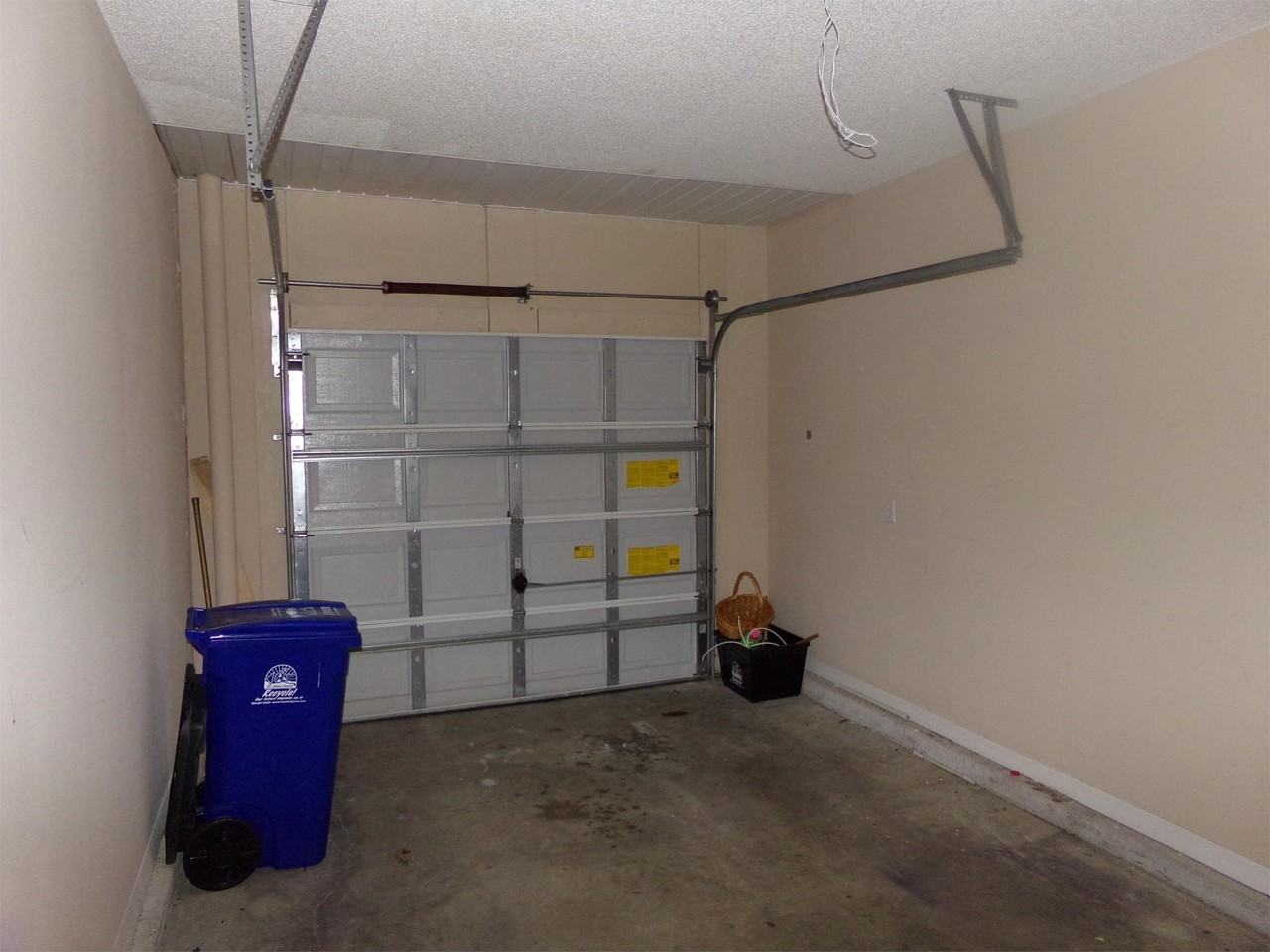 275 Beech Brook St - Photo 3 of 36